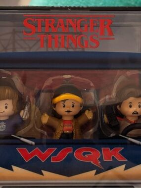 Mattel Stranger Things WSQK Radio Figure - Yellow & Brown